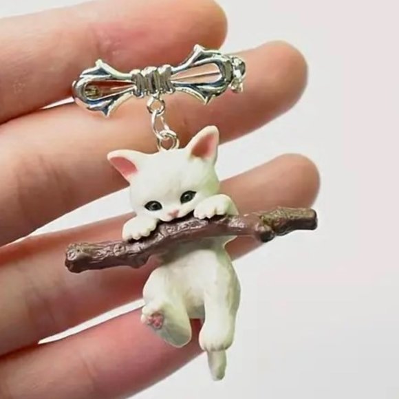 Cat Brooch Kitty Hanging Dangle Pin Stylish Silver Metal Cute Fun Bow Adorable - Picture 2 of 3